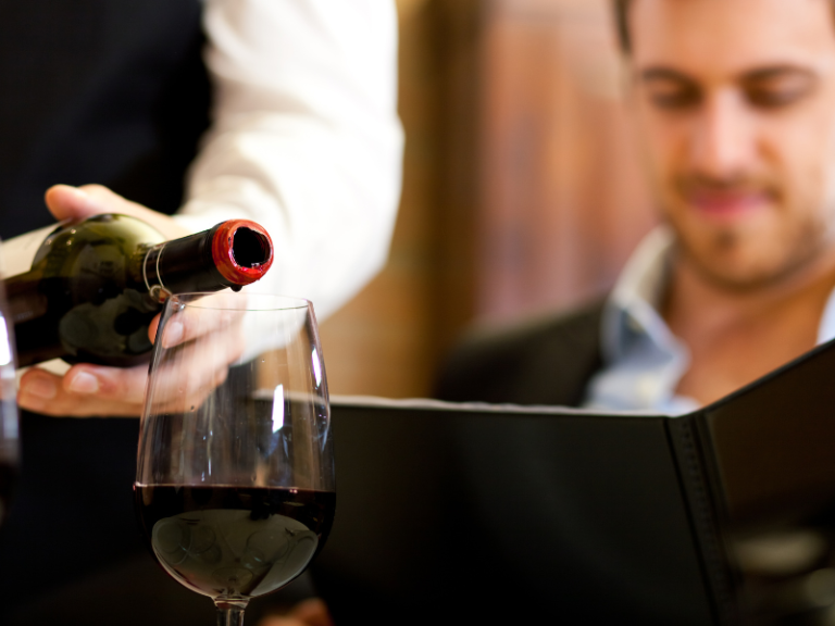 Como escolher vinhos em um restaurante
